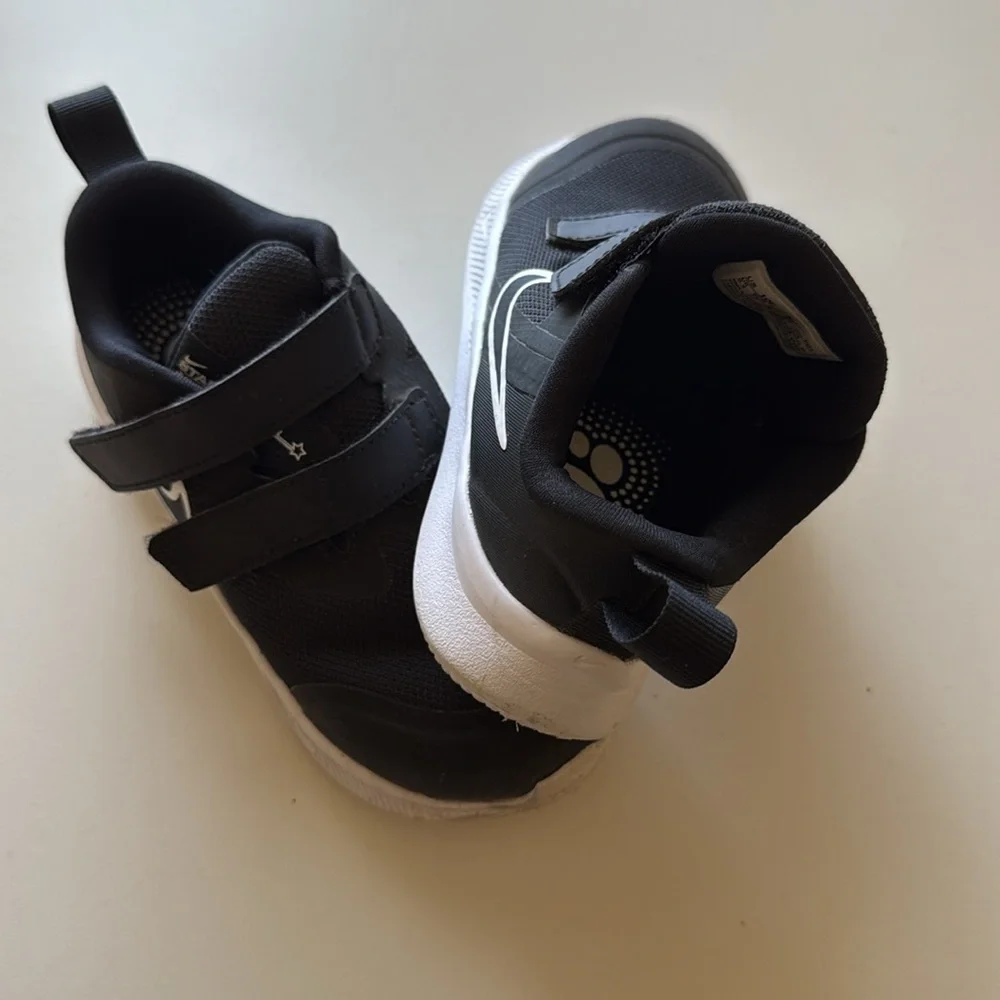 Nike Starrunner 3  unisex sneakers size 10C - Picture 3 of 6